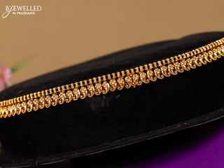 Antique hip chain floral manga deisgn