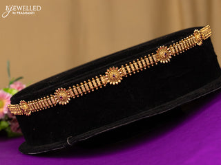 Antique hip chain floral deisgn in kemp stones