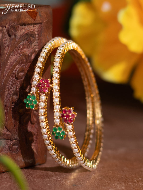 Pearl bangle with kemp stones and pearls in gold finish