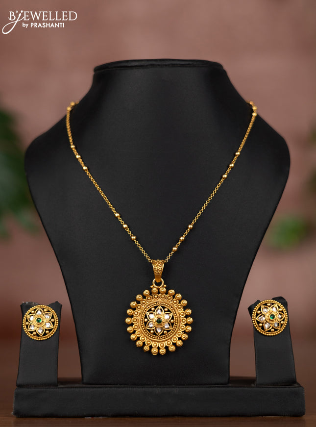 Antique chain with emerald and kundan stones pendant
