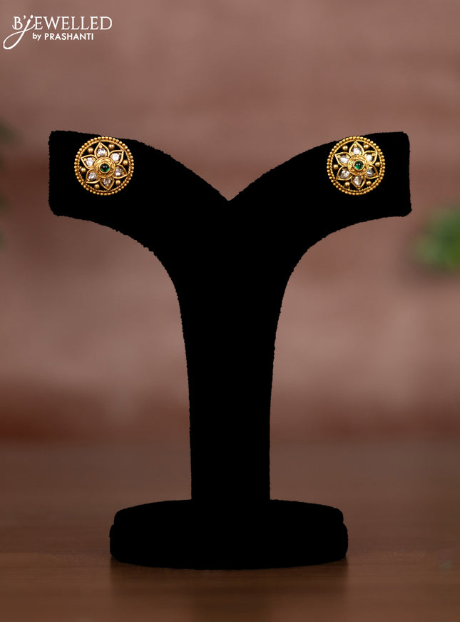 Antique chain with emerald and kundan stones pendant