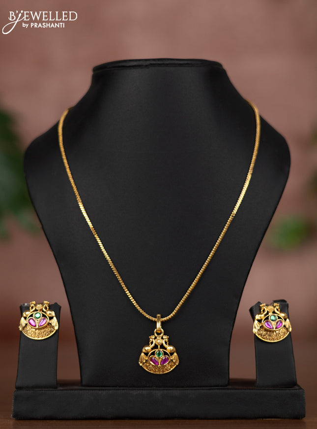 Antique chain with peacock design and kemp stones
