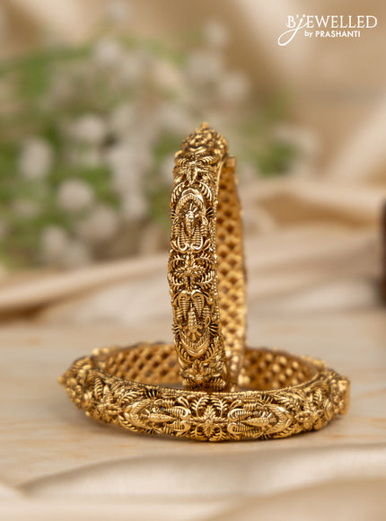 Antique screw type bangles with simple design