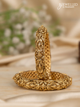 Antique screw type bangles with simple design