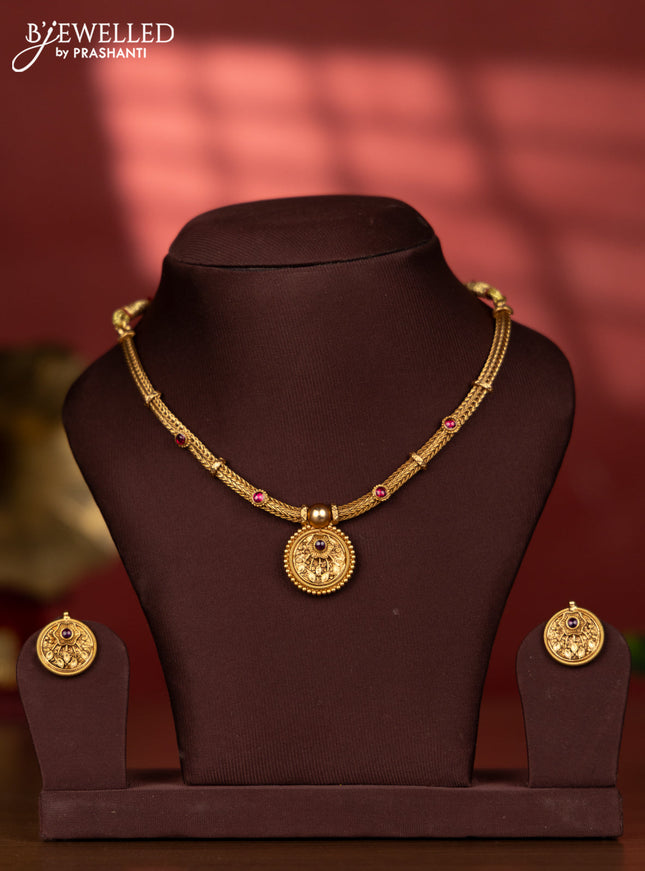 Antique necklace floral design pendant with red color kemp stones