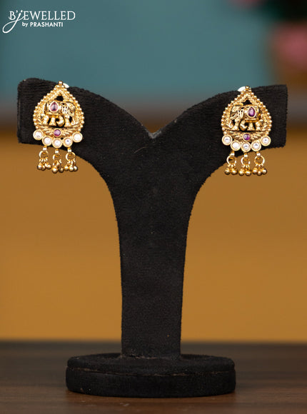 Antique chain with elephant design pendant in multicolor stones and gold beads hanging