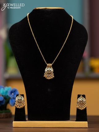 Antiqu chain floral deisgn in green stones and golden ball hanging