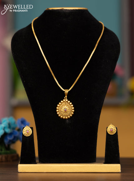 Antique chain with floral design pendant in kemp stones