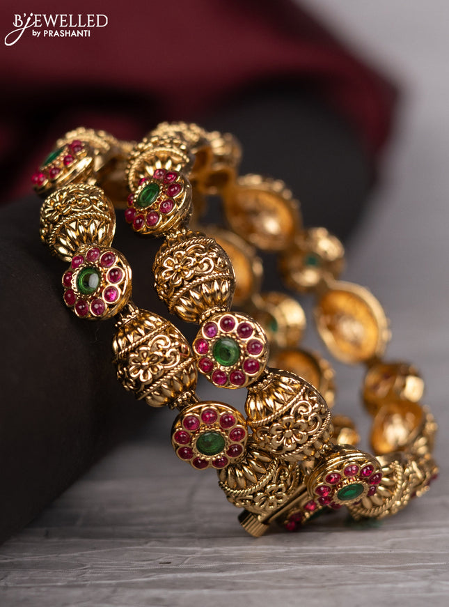 Antique screw type bangle with floral design and kemp stones