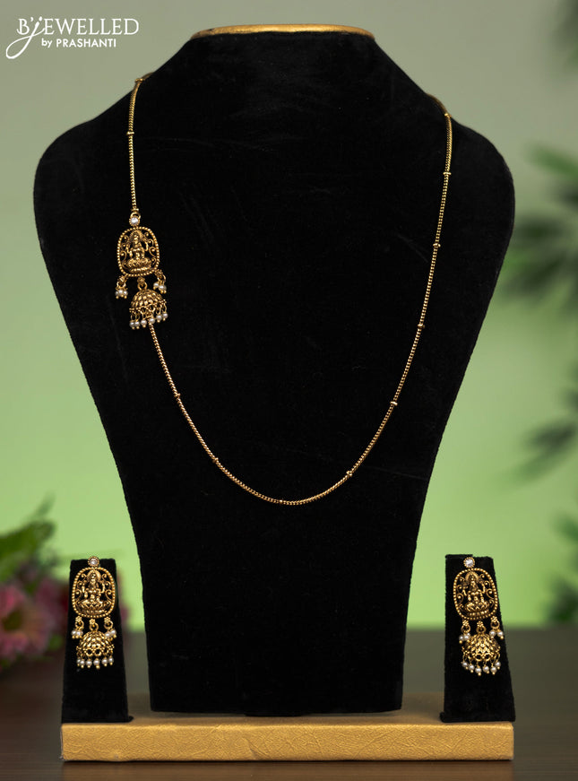 Antique mugappu chain lakshmi pendant with kundan stones and pearl hangings