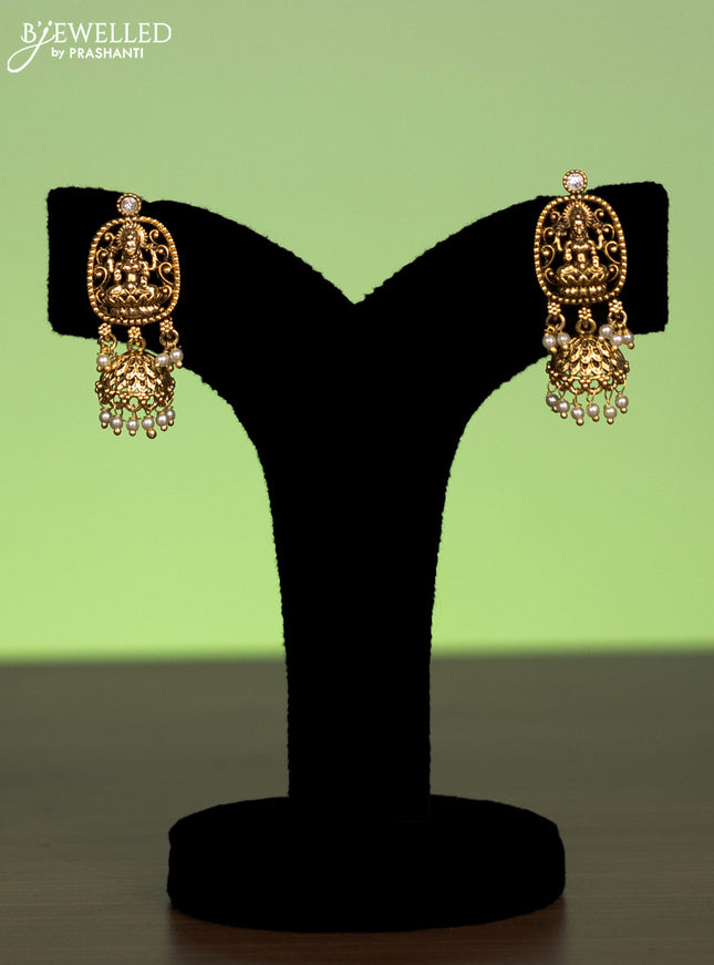 Antique mugappu chain lakshmi pendant with kundan stones and pearl hangings