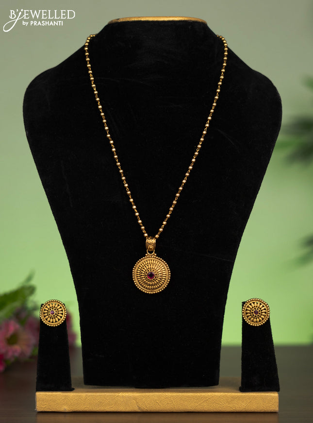 Antique chain with simple design and pink kemp stone