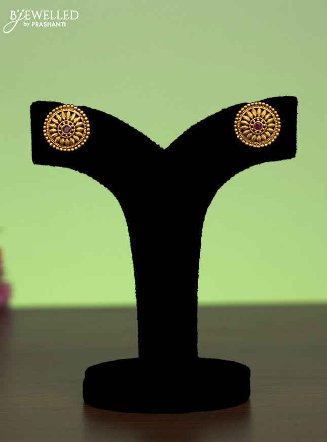 Antique chain with simple design and pink kemp stone