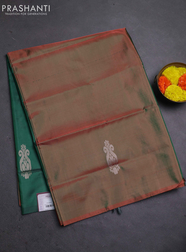 Banana pith saree manthulir green and green with thread woven buttas in borderless style