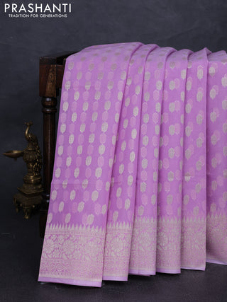 Banarasi silk cotton saree mild lavender with allover thread & zari woven buttas and thread & zari woven border