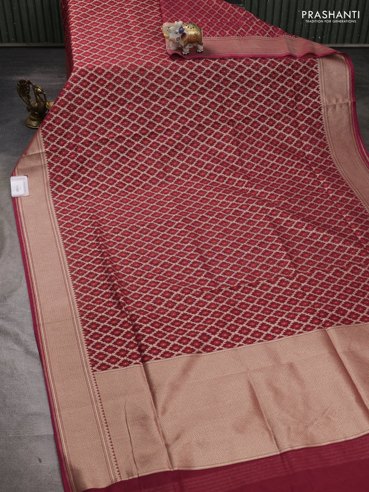 Banarasi silk cotton saree maroon with allover thread & zari woven brocade weaves and temple design zari woven border