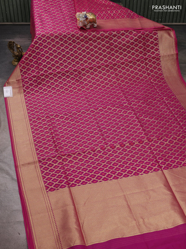 Banarasi silk cotton saree magenta pink with allover thread & zari woven brocade weaves and temple design zari woven border