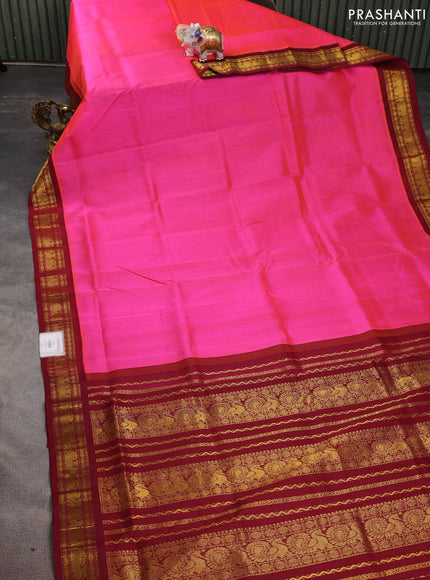 Silk cotton saree dual shade of pink and maroon with plain body and zari woven korvai border