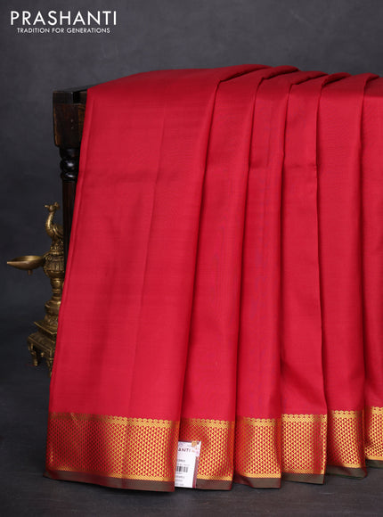 10 Yards silk saree maroon and dual shade of green with plain body and zari woven border