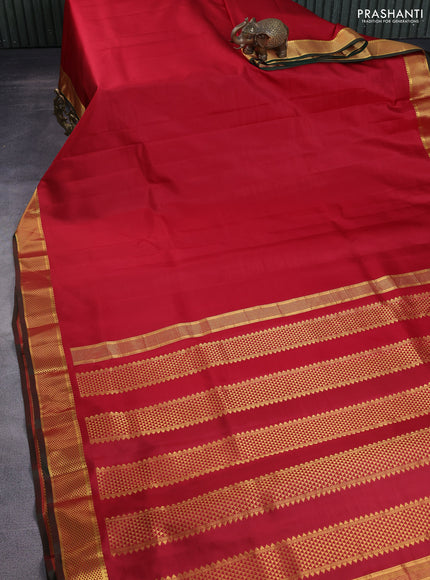 10 Yards silk saree maroon and dual shade of green with plain body and zari woven border