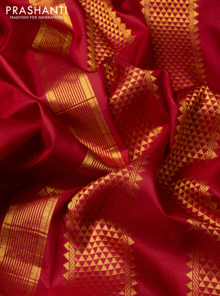 10 Yards silk saree maroon and dual shade of green with plain body and zari woven border