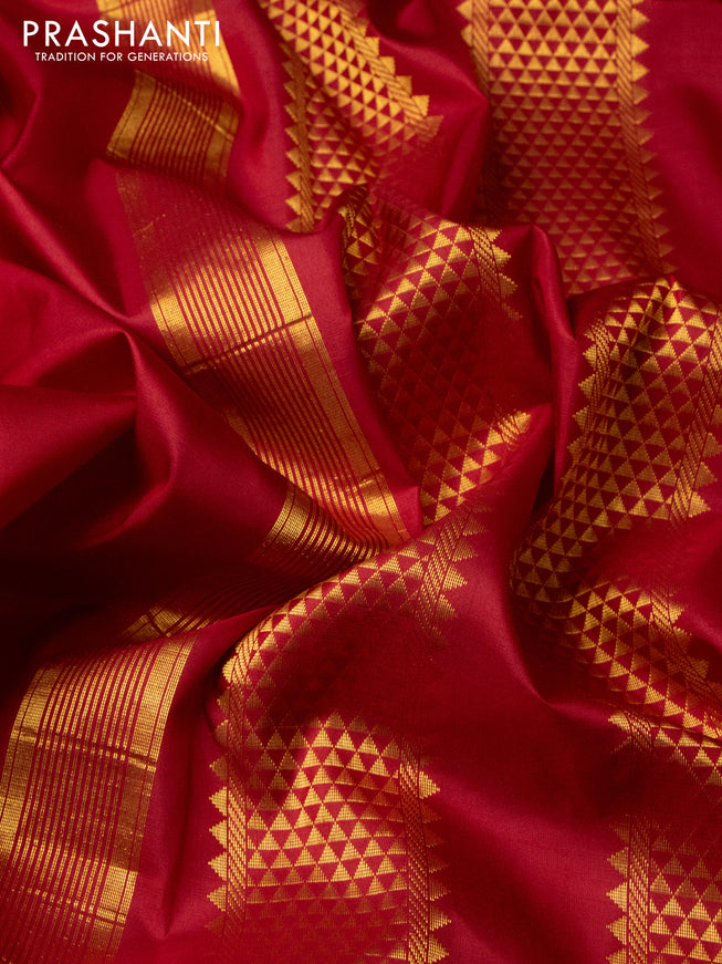 10 Yards silk saree maroon and dual shade of green with plain body and zari woven border