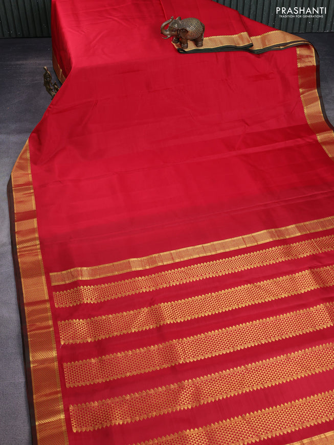 10 Yards silk saree red and dual shade of green with plain body and zari woven border