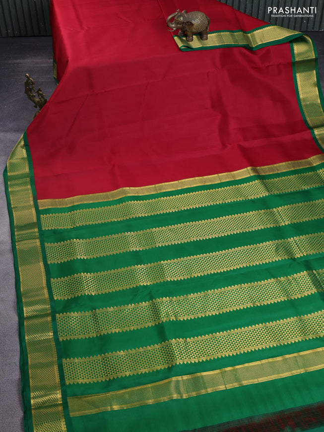 10 Yards silk saree maroon and green with plain body and zari woven korvai border