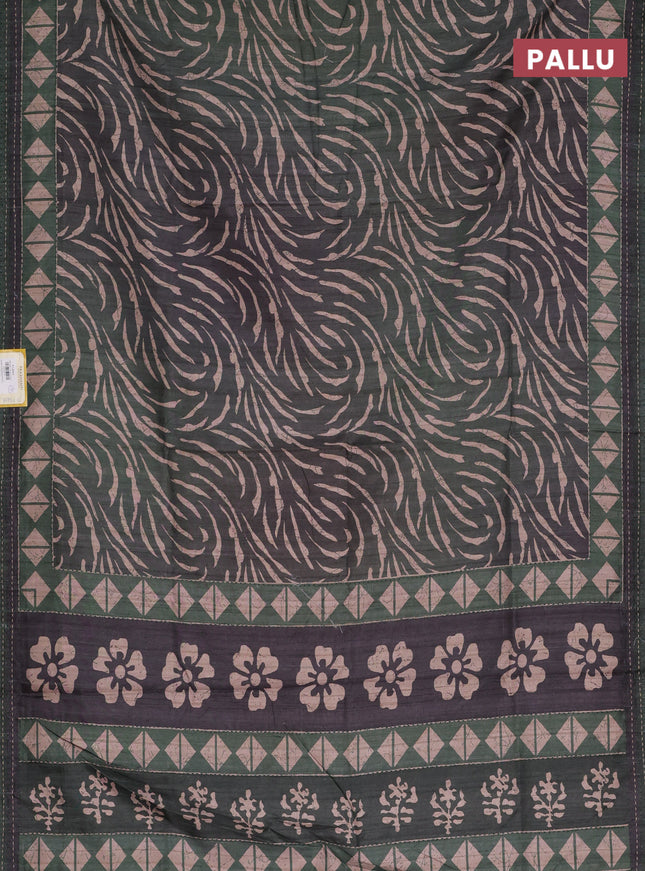 Semi tussar saree dark sap green with allover prints and kantha stitch work border