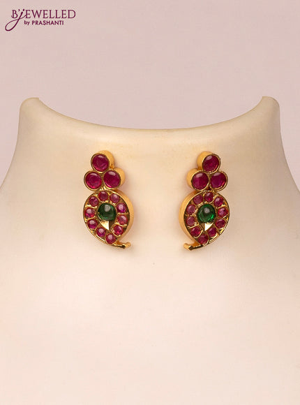 Black thread necklace with manga pattern and kemp stones