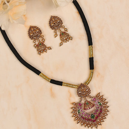 Collection image for: Thread Necklace