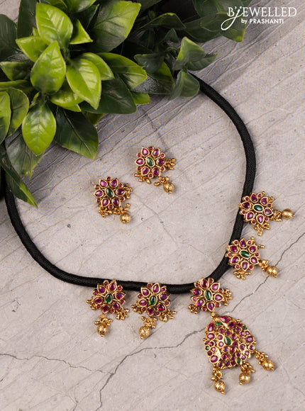 Black thread necklace with kemp stones and golden beads hanging