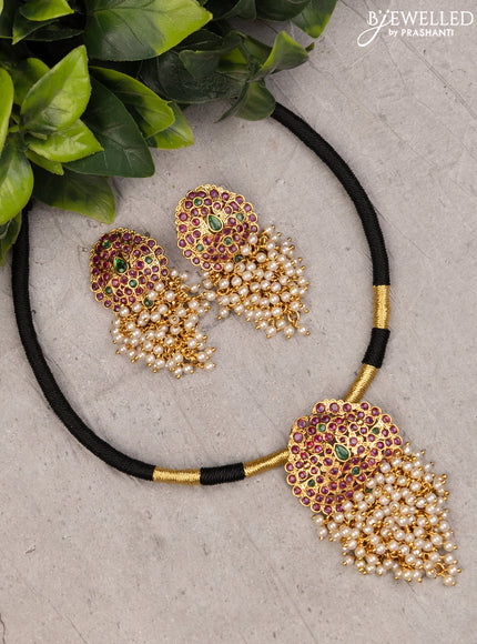 Black thread necklace with kemp stones and pearl hangings