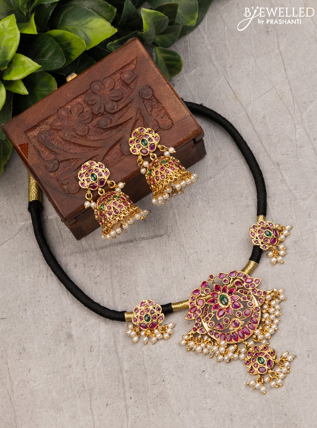 Black thread necklace with kemp stones and pearl hangings