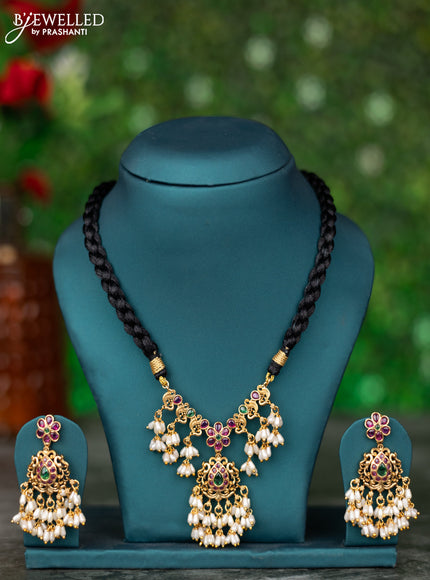 Black thread necklace with kemp stones and pearl hangings