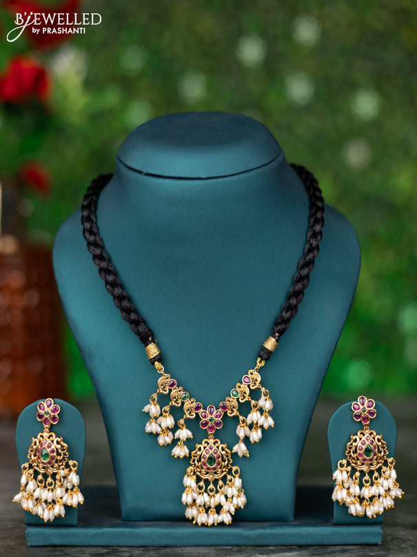 Black thread necklace with kemp stones and pearl hangings