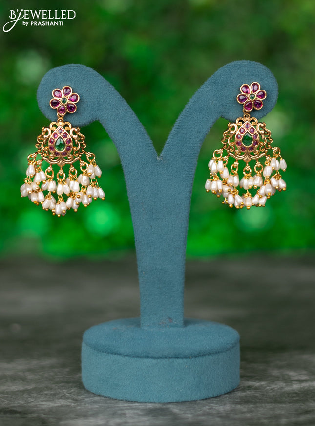 Black thread necklace with kemp stones and pearl hangings