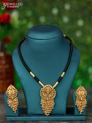 Black thread necklace with kemp stones and golden beads hanging