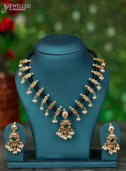 Black thread necklace with kemp stones and pearl hangings