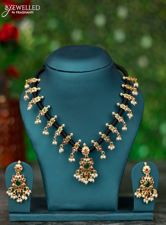 Black thread necklace with kemp stones and pearl hangings