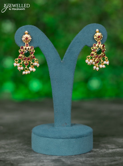 Black thread necklace with kemp stones and pearl hangings