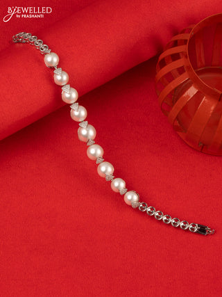 Bracelet with cz stones and pearls in silver finish