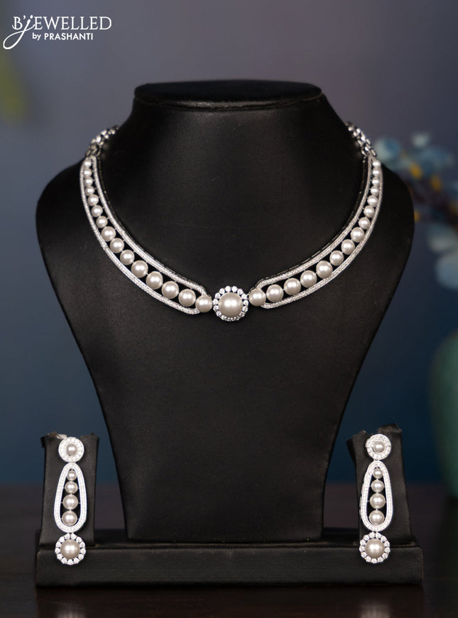Zircon necklace with cz stones and pearls in silver finish