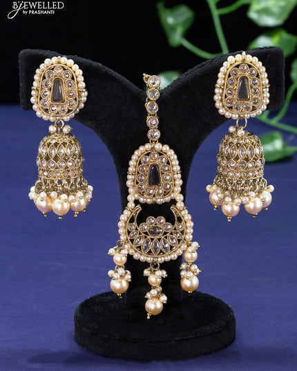 Kundan necklace with kundan stones & pearl hangings and maang tikka - {{ collection.title }} by Prashanti Sarees