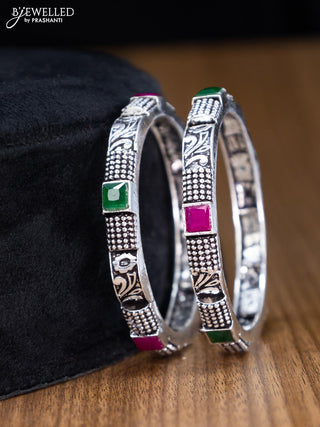 Oxidised bangles with kemp stone