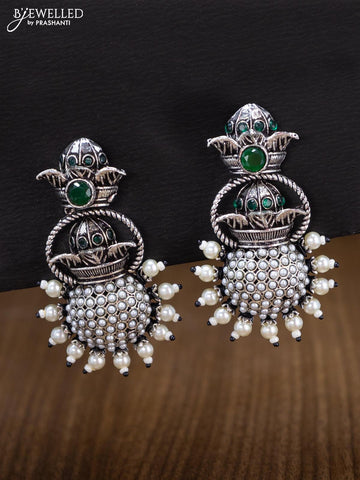 Oxidised earring with emerald stones and pearl