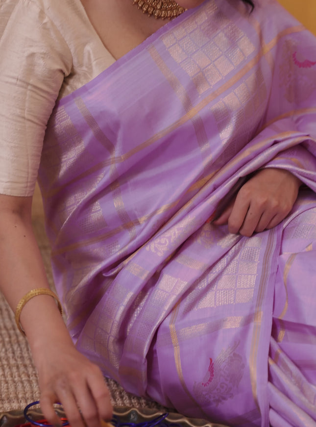 Lavender-Peach Pink Pure kanchipuram silk saree With Allover zari checked pattern