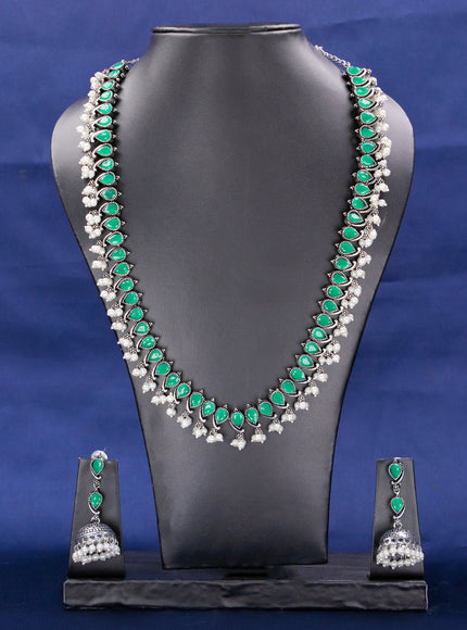 Oxidised necklace with green kemp stones and pearl hangings