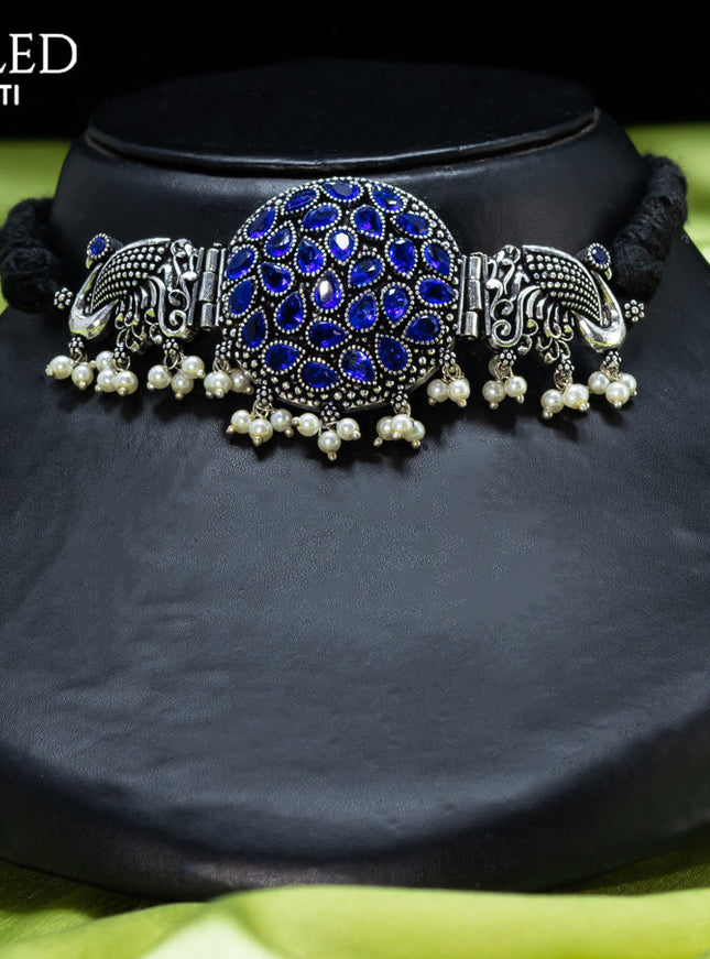 Oxidised choker with sapphire stones and pearl hangings