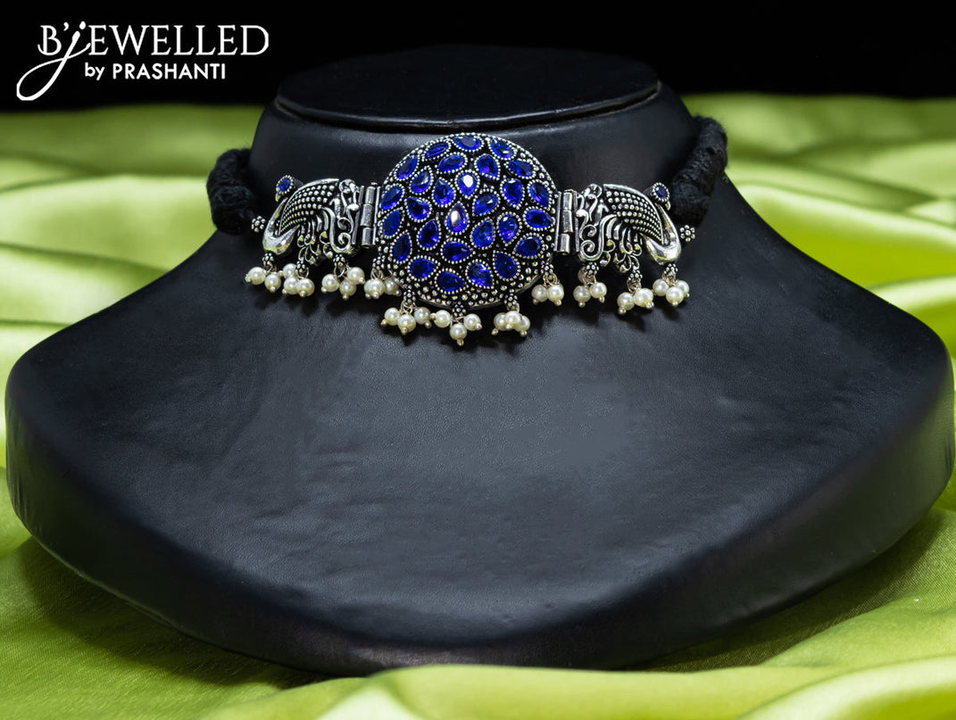 Oxidised choker with sapphire stones and pearl hangings